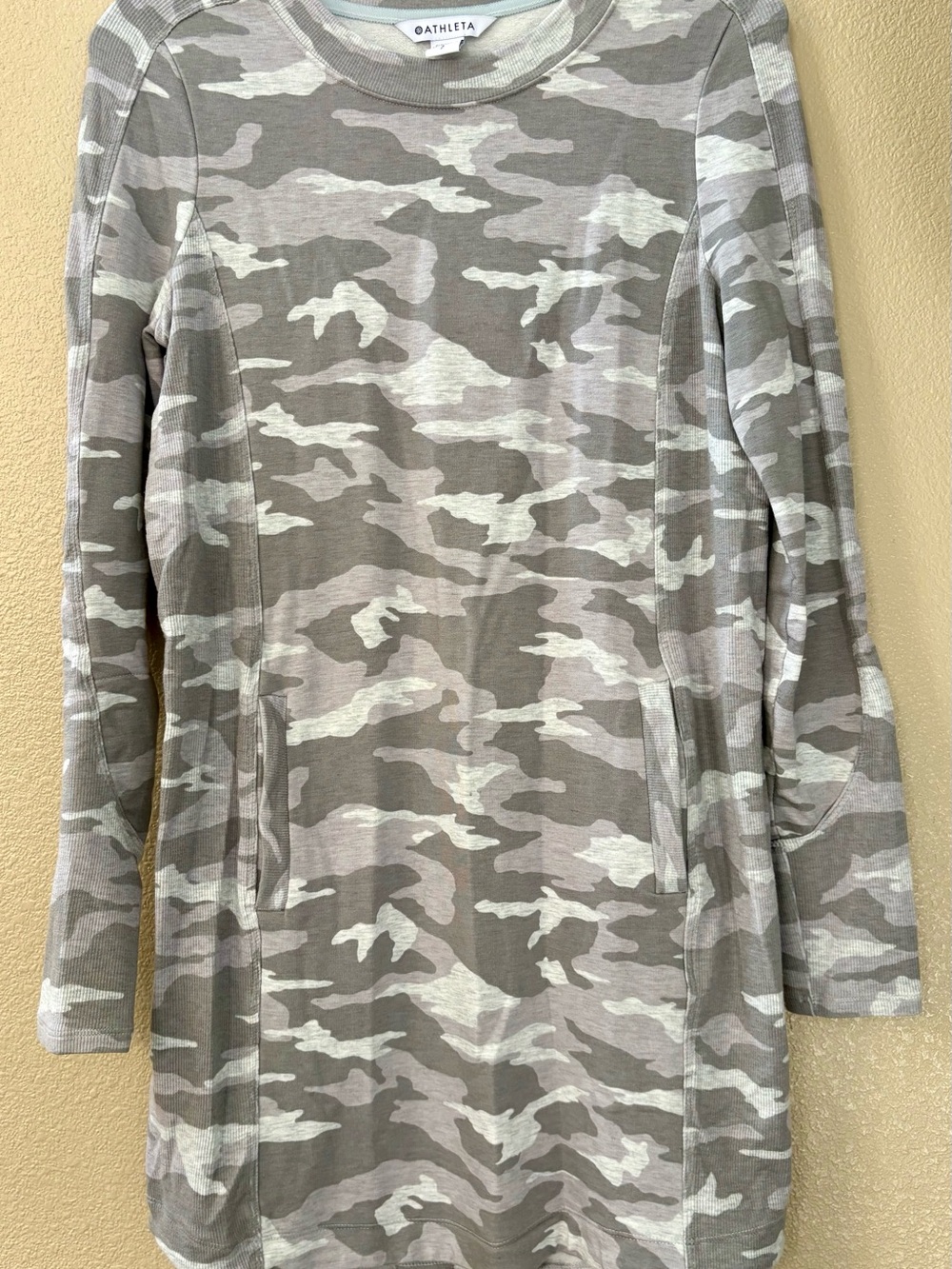 Athleta Men's Camouflage Long-Sleeve Shirt - Gray & Cream